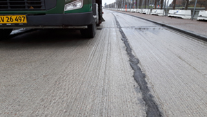 Efter rengøring var vejen klar til ny asfalt.