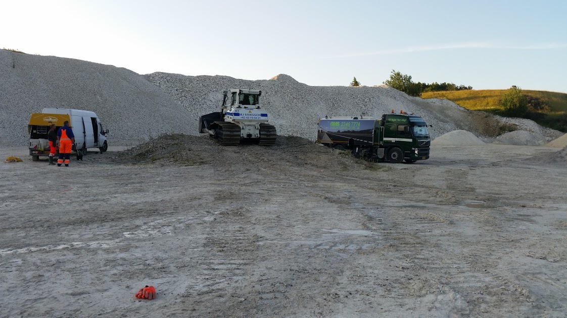 Stevns Miljø Service vaskede entreprenørmaskine i Faxe